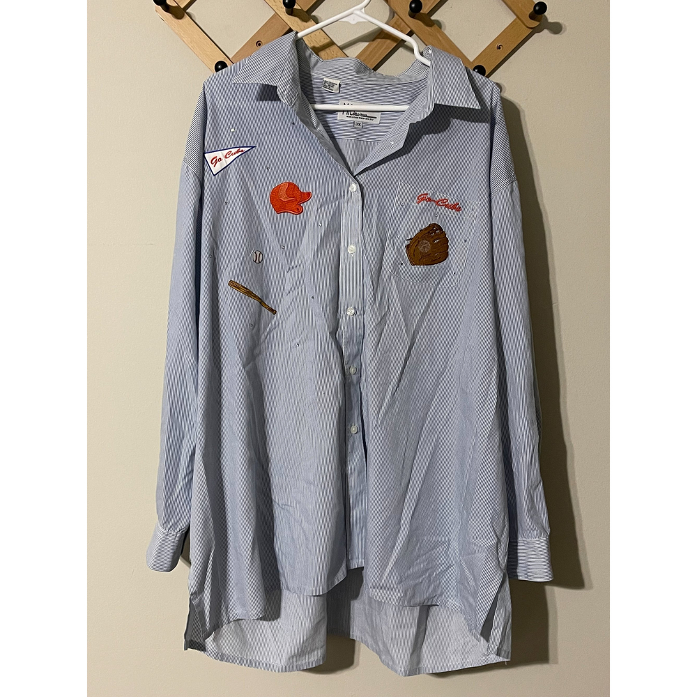 MILI DESIGNS CHICAGO CUBS Blouse - Size 3X - Small Pen Mark - Collar Staining
